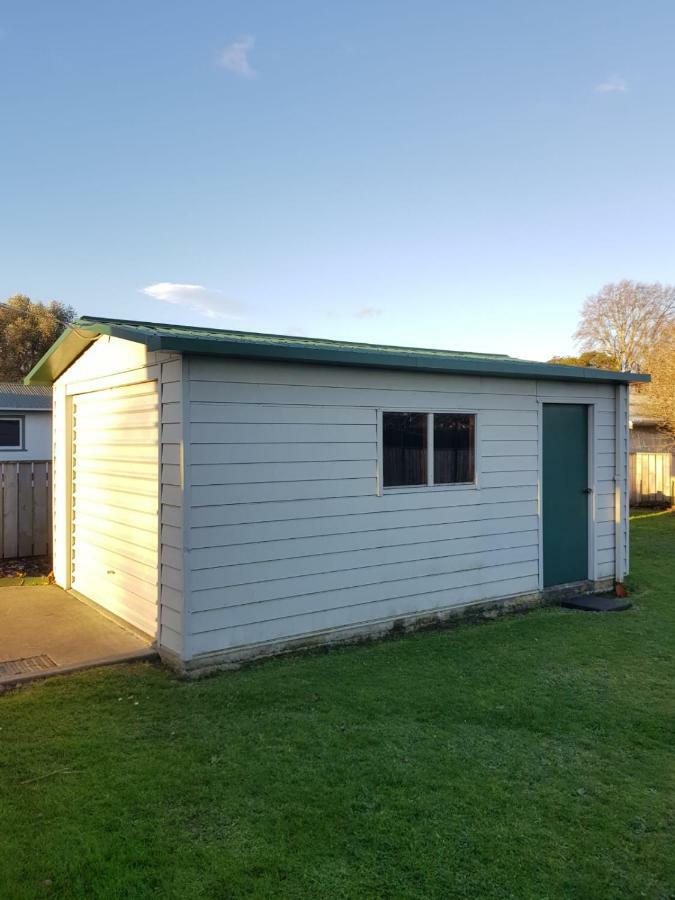 Super Central Cosy Greytown House With Garage Exterior photo